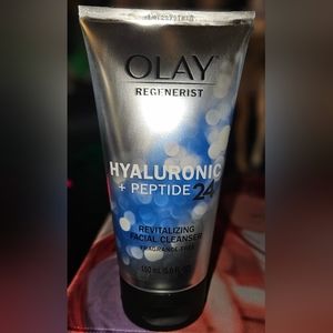 New OLAY Hyaluronic + Peptide 24 Revitalizing Facial Cleanser